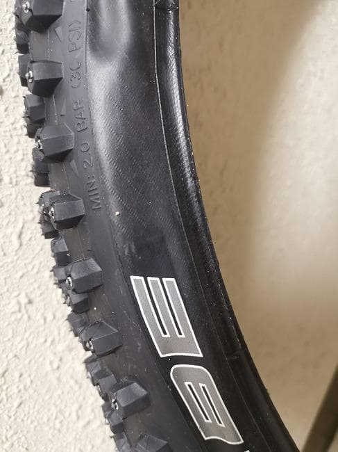 希少 2本 アイススパイカー シュワルベ 26インチ スパイクタイヤ