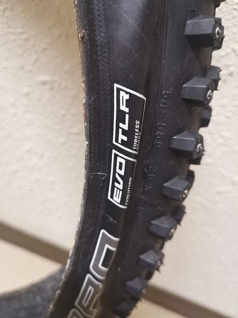 希少 2本 アイススパイカー シュワルベ 26インチ スパイクタイヤ