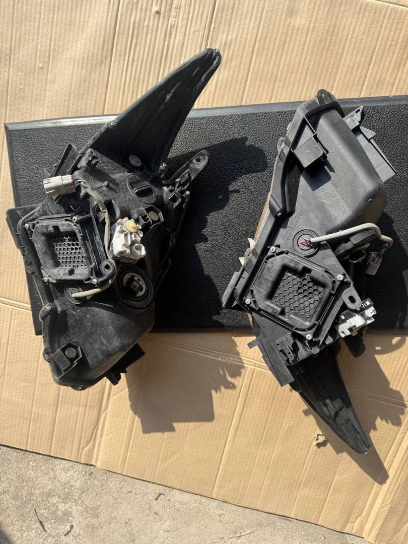 30プリウス 後期 ヘッドライト　セット