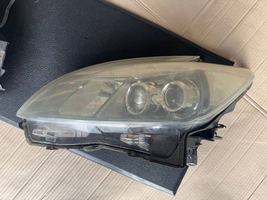 30プリウス 後期 ヘッドライト　セット