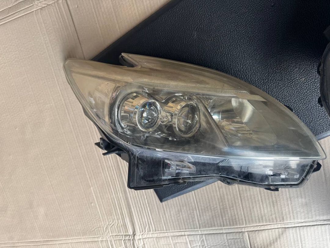 30プリウス 後期 ヘッドライト　セット