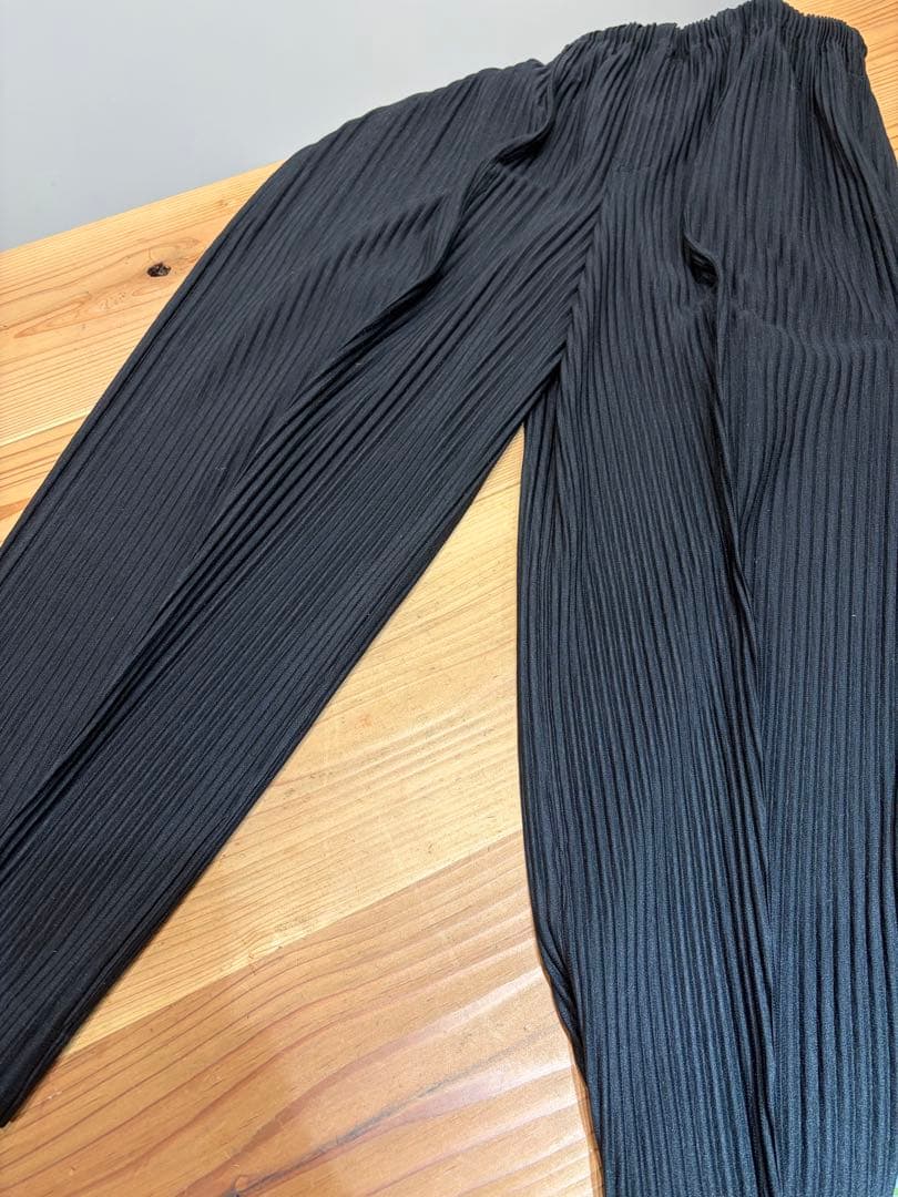 HOMME PLISSÉ ISSEY MIYAKE ブラックプリーツパンツ
