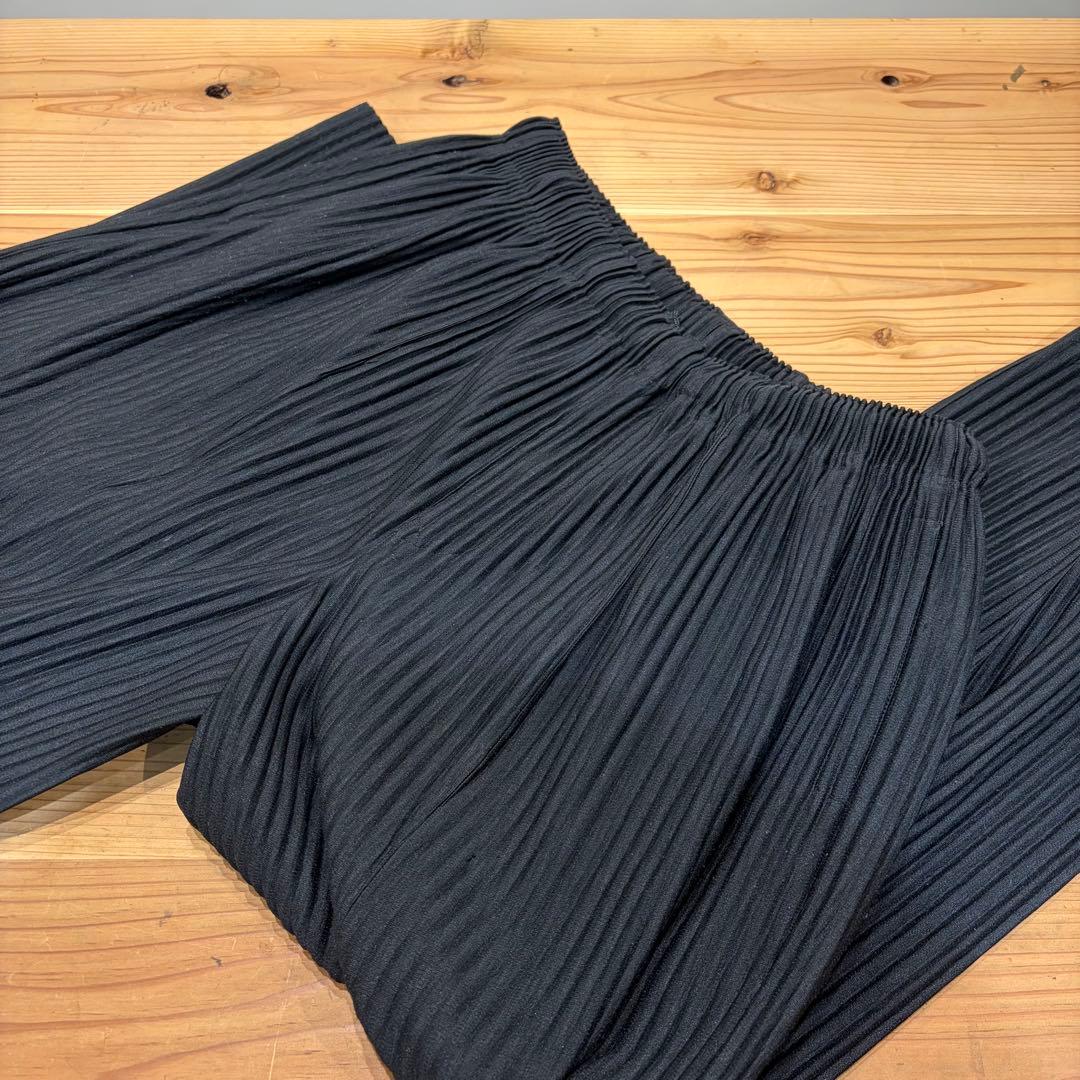 HOMME PLISSÉ ISSEY MIYAKE ブラックプリーツパンツ