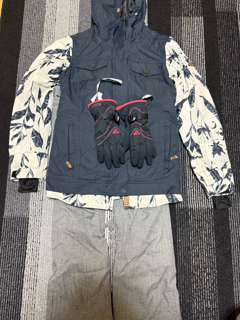 スノーボード　ウエア上下　手袋付き