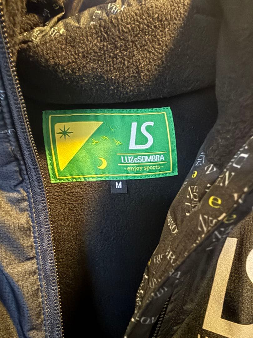 Luz e Sombra ルースイソンブラ ジオメトリック 中綿ダウン M