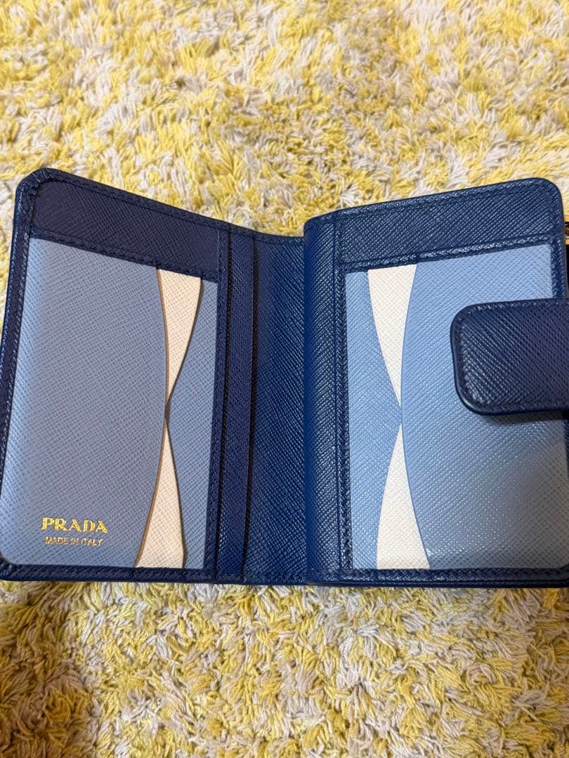 PRADA サフィアーノレザー 二つ折り財布 ブルー　美品
