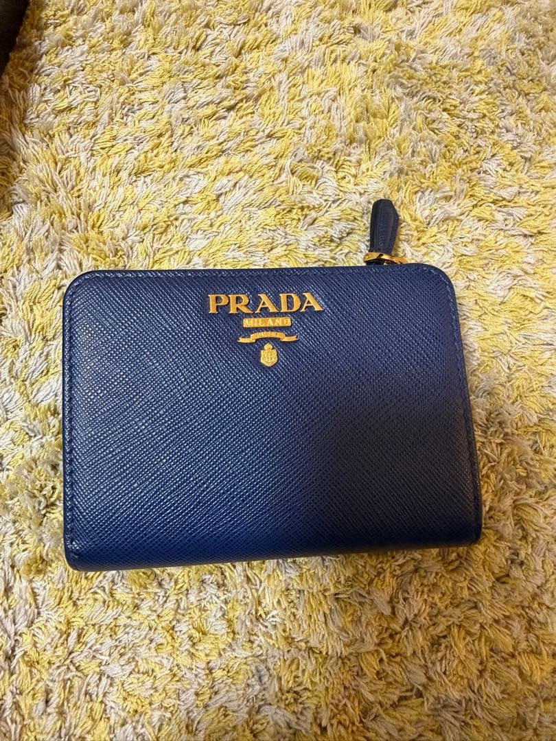 PRADA サフィアーノレザー 二つ折り財布 ブルー　美品