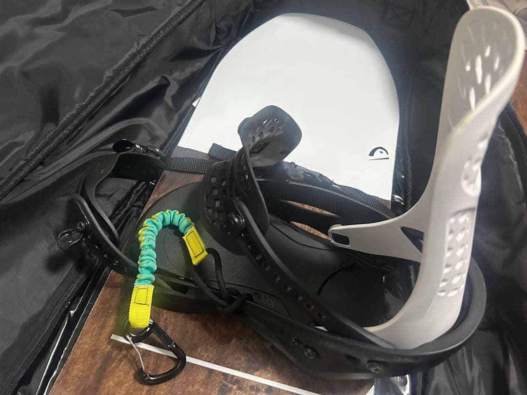 スノーボードセット（ブーツ・バインディング、ボードケース付き）