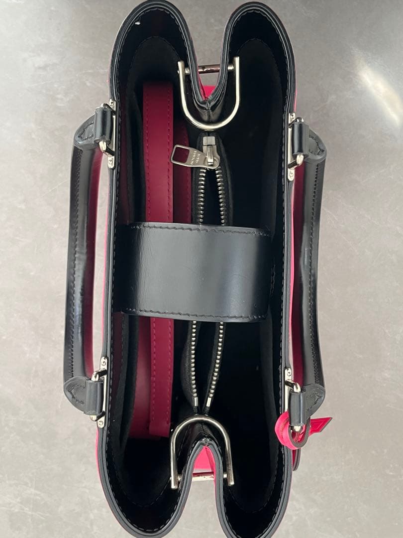 LOUIS VUITTON ルイ ヴィトン　ピンク ショルダーバッグ