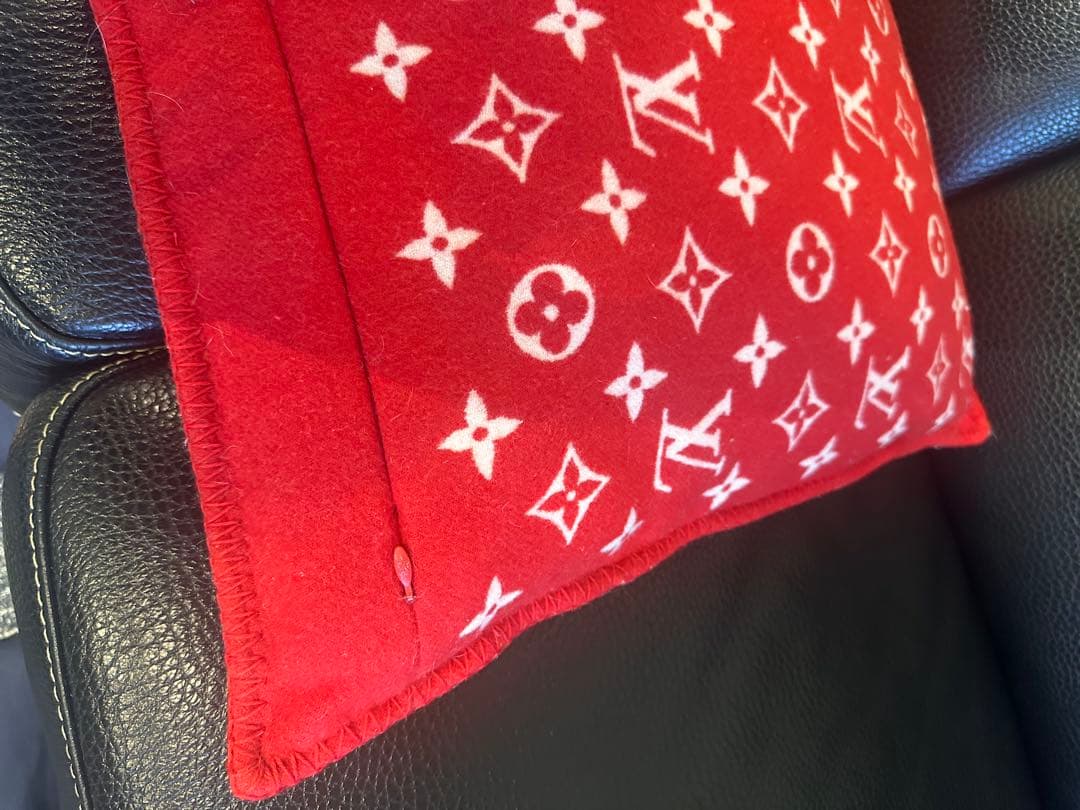 LOUIS VUITTON SUPREME クッション モノグラム
