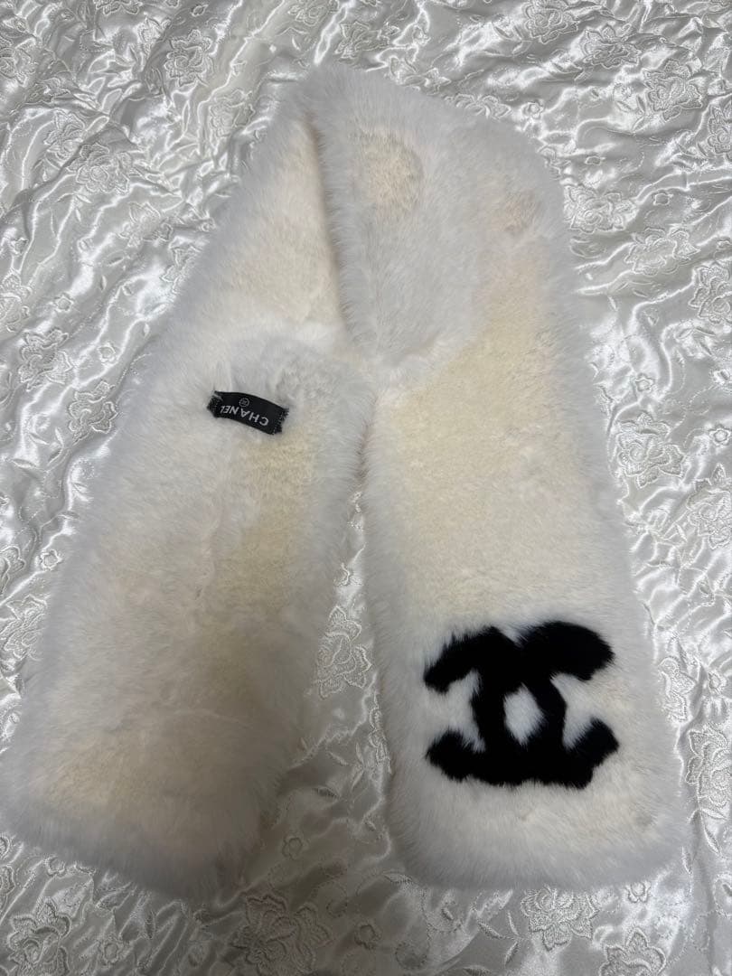 CHANEL ノベルティ　マフラー　白　モフモフ