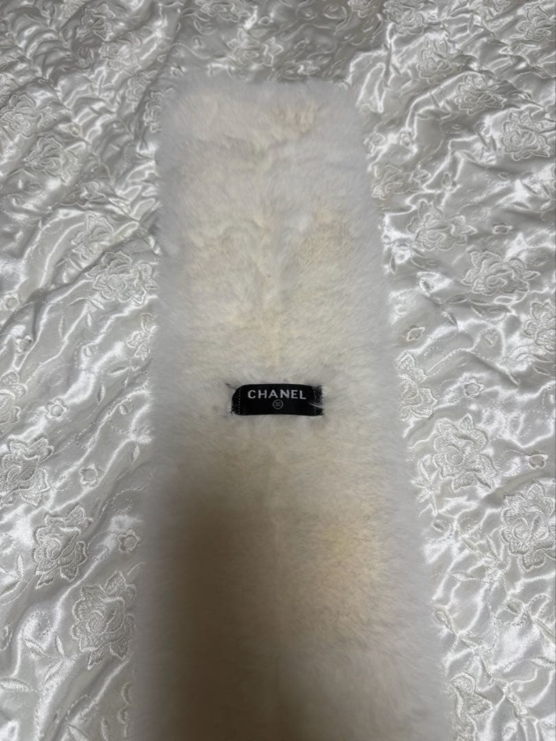 CHANEL ノベルティ　マフラー　白　モフモフ