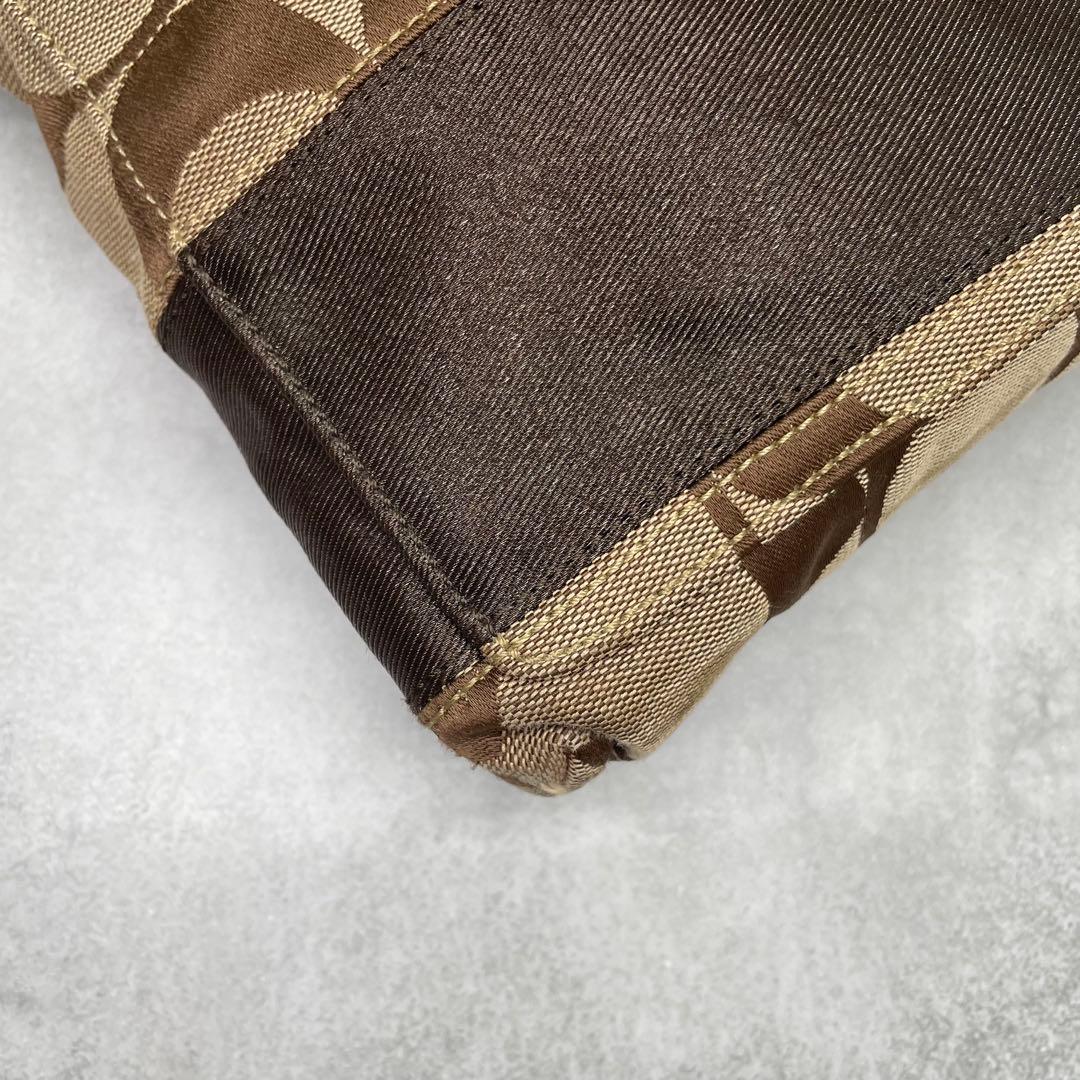 美品✨コーチ ショルダーバッグ キャンバス 肩掛け 斜め掛け シグネチャー