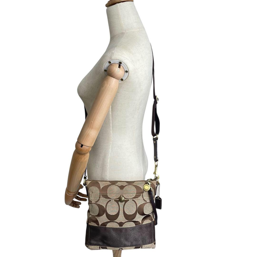 美品✨コーチ ショルダーバッグ キャンバス 肩掛け 斜め掛け シグネチャー