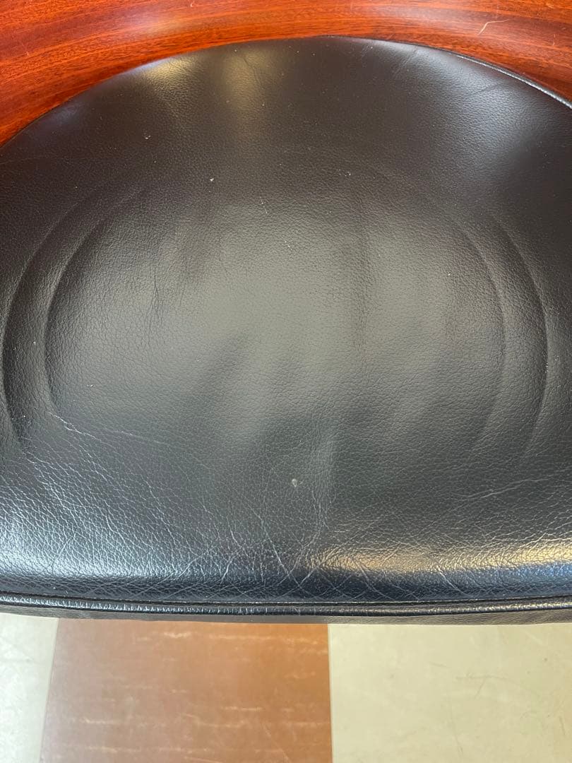 腰痛に優しい　フィリップスタルク　コステスチェア