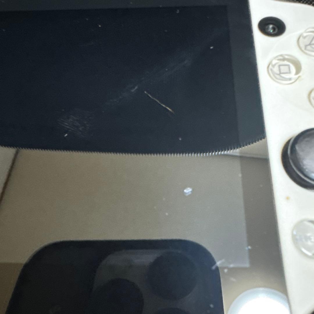 Vita（PCH-2000シリーズ） Wi-Fiモデル ケース付き