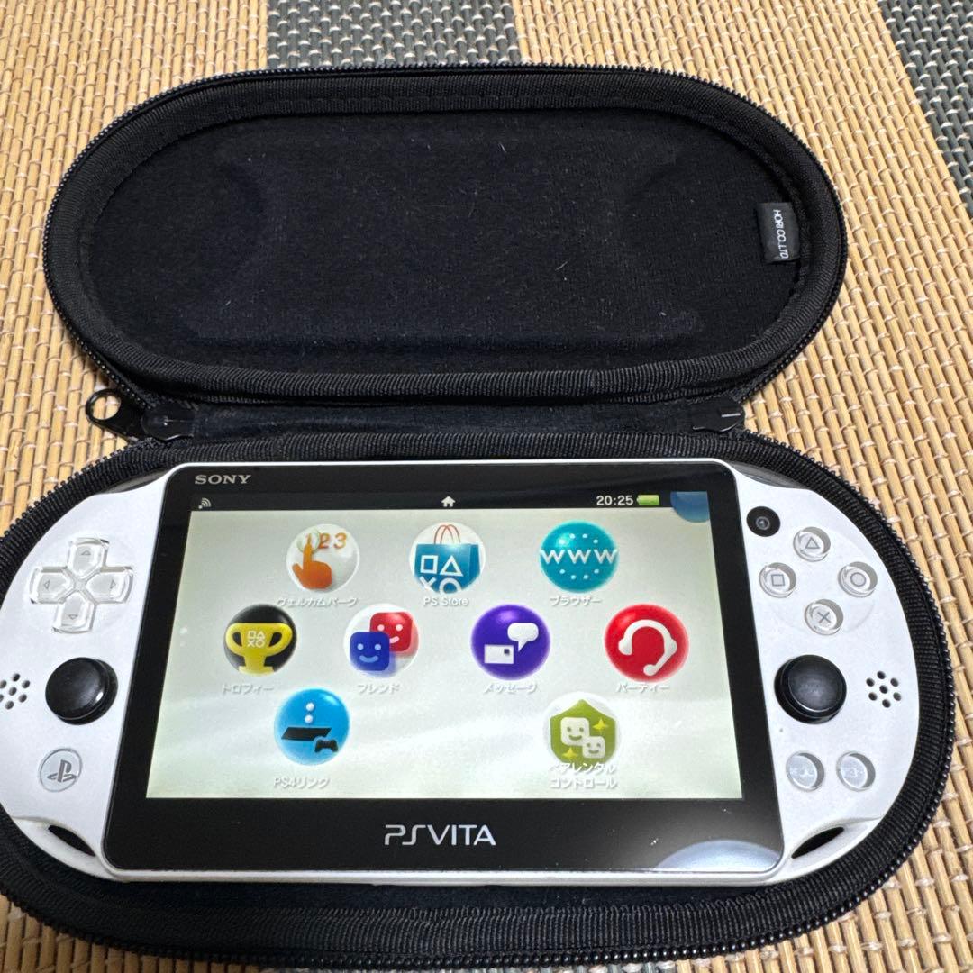 Vita（PCH-2000シリーズ） Wi-Fiモデル ケース付き