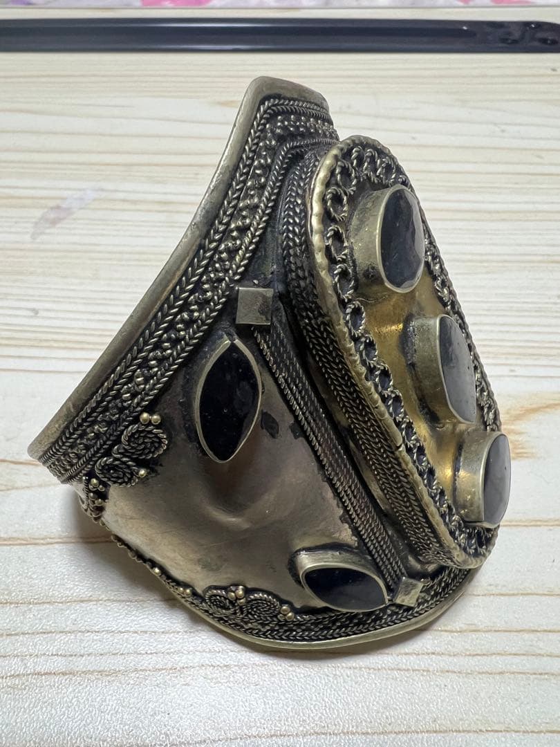 アンティーク難あり　クチ族トライバルカフブレスレット