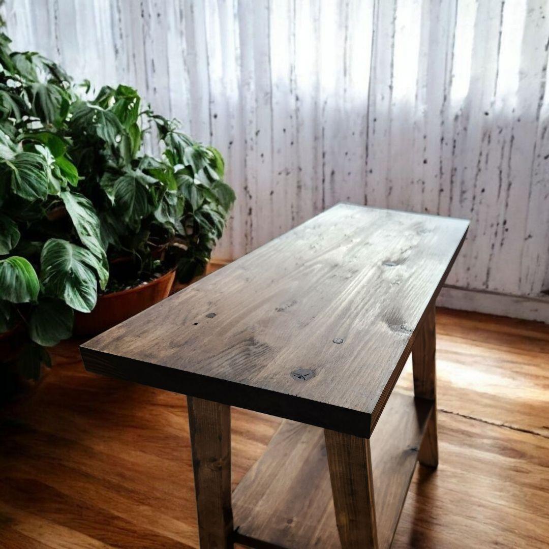 天然材を使用した古材風　シンプルなスツール