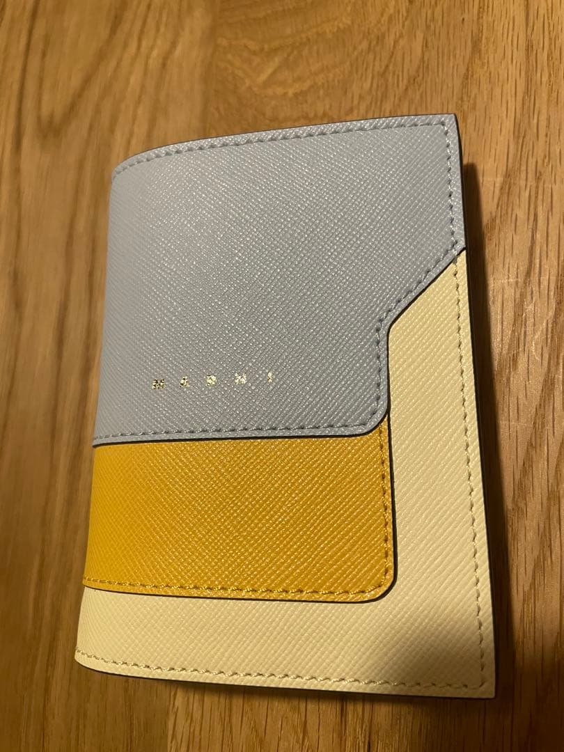 【新品・未使用】マルニ 二つ折り財布 MARNI