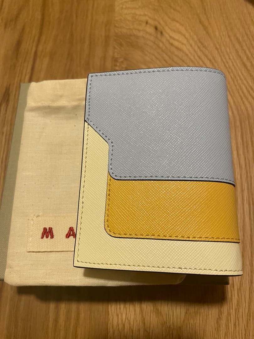 【新品・未使用】マルニ 二つ折り財布 MARNI