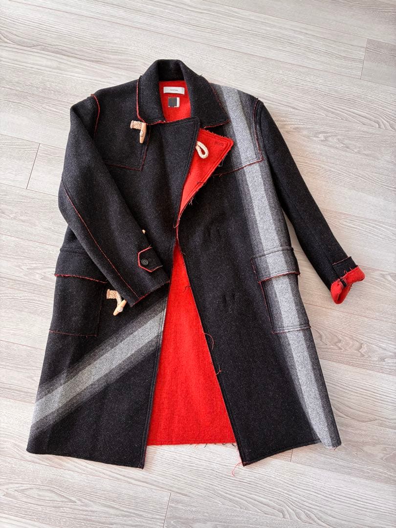 ウール100% グレーと赤のダッフルコート