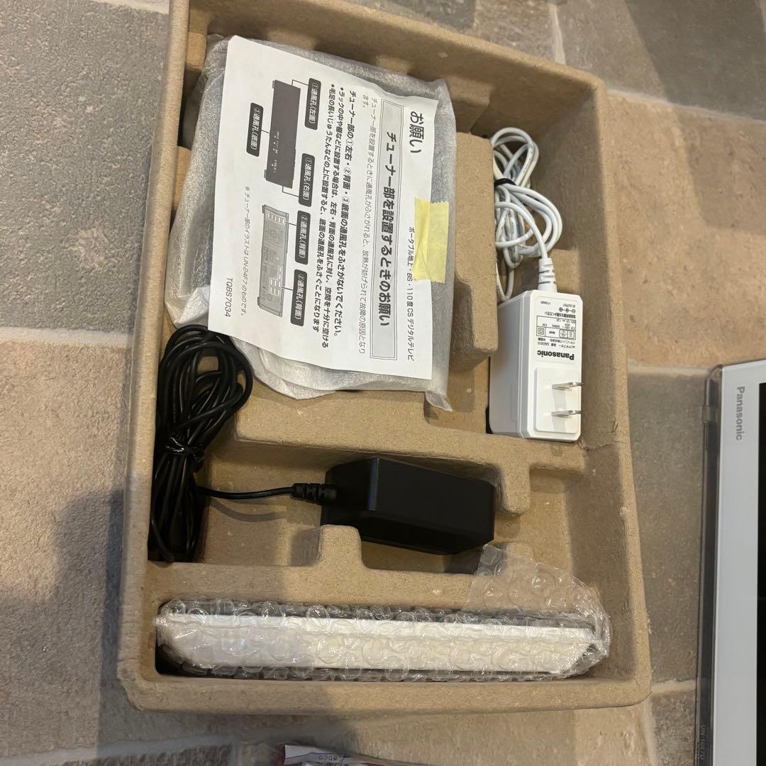 【極美品】Panasonic UN-10E7 ポータブルテレビ 10V型