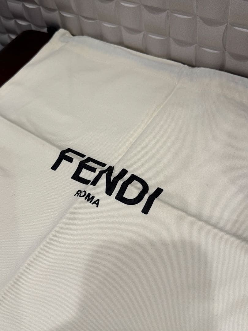 フェンディ ボキャブラリー LOVE ポーチ 小物入れ クラッチバッグ レザー