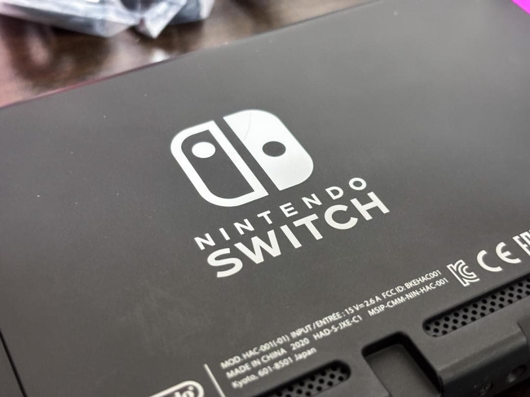 美品 未使用ジョイコン付き 本体 ニンテンドースイッチ 箱等付属