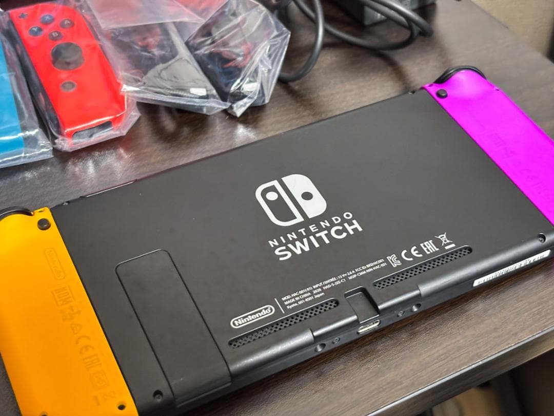 美品 未使用ジョイコン付き 本体 ニンテンドースイッチ 箱等付属