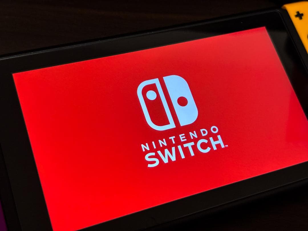 美品 未使用ジョイコン付き 本体 ニンテンドースイッチ 箱等付属