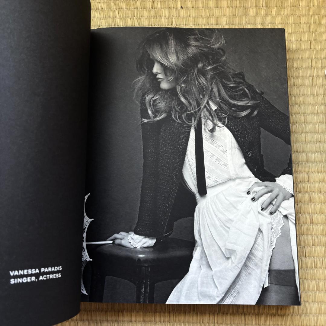 The Little Black Jacket　シャネル