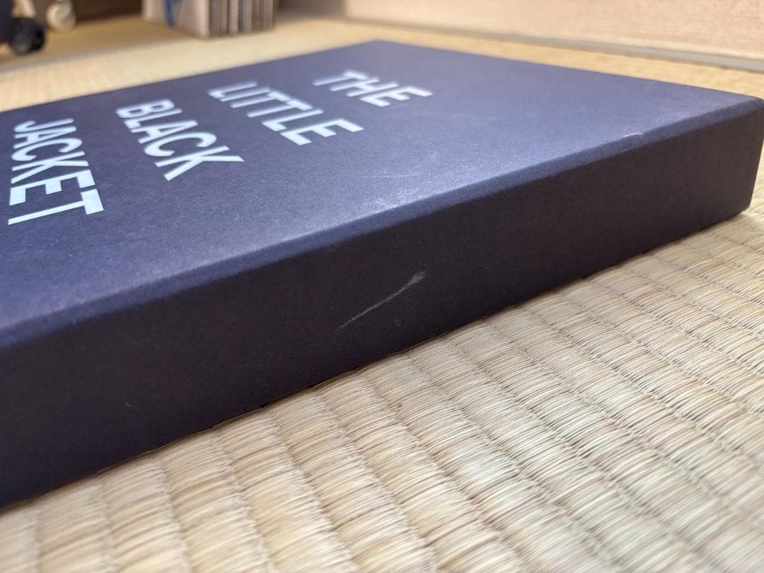 The Little Black Jacket　シャネル