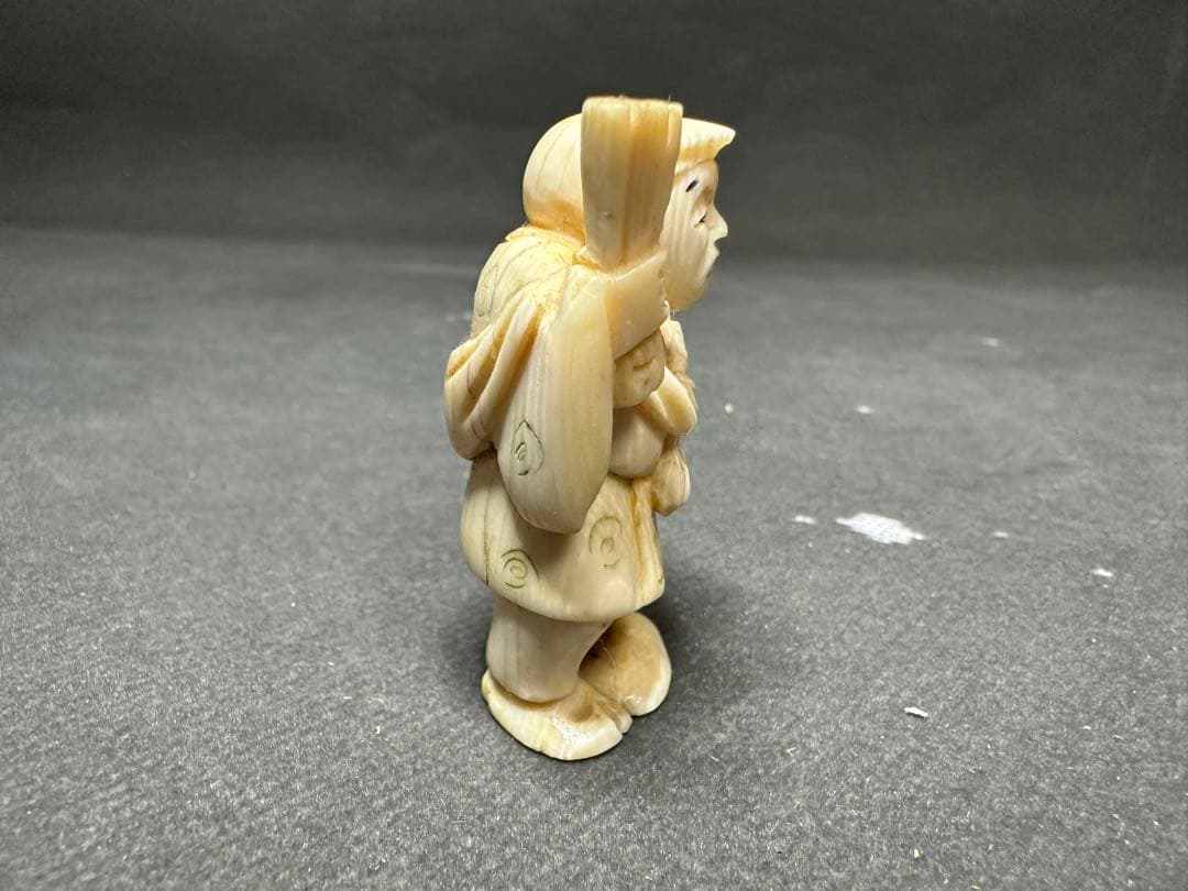 極上　根付　天然素材　アンティーク　和彫　置物　骨董　飾り物　古美術品　 置物