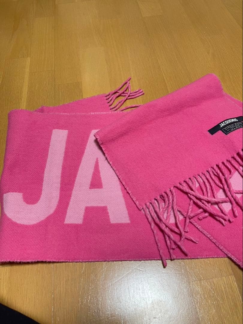 JACQUEMUS ピンク フリンジロゴマフラー　ウール　ジャックムス