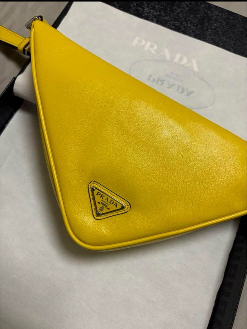 PRADA プラダ トライアングルポーチ バッグ イエロー 男女兼用　新品