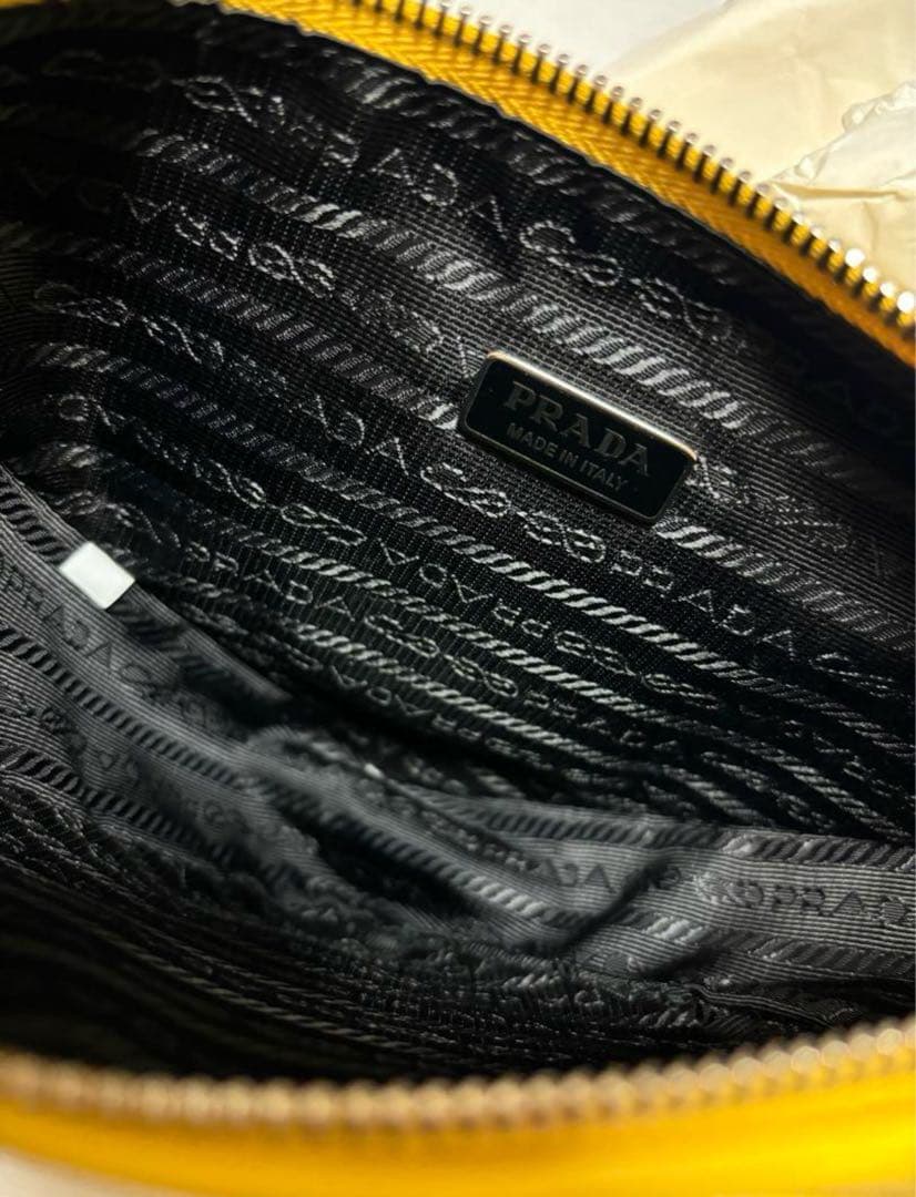 PRADA プラダ トライアングルポーチ バッグ イエロー 男女兼用　新品