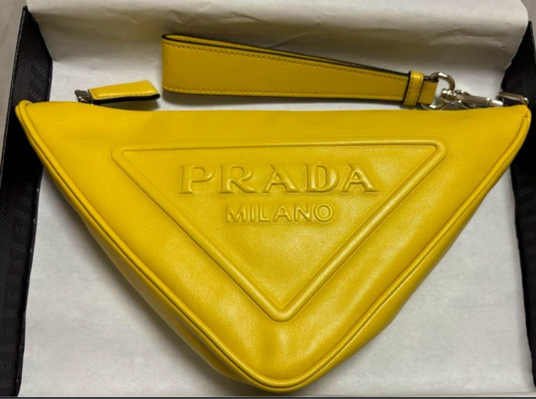 PRADA プラダ トライアングルポーチ バッグ イエロー 男女兼用　新品