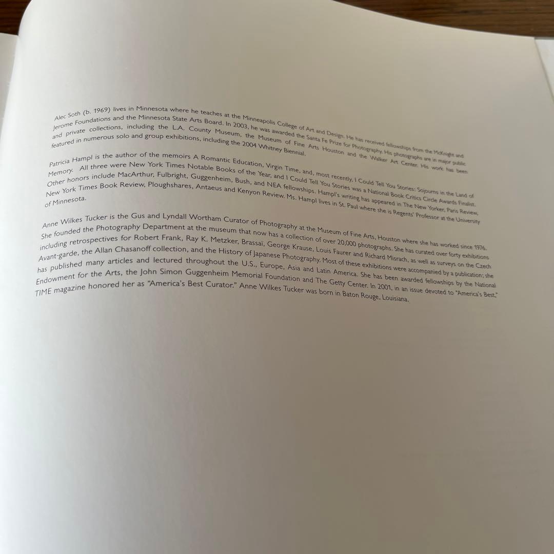 アート・デザイン・音楽 Alec Soth Sleeping by the Mississippi