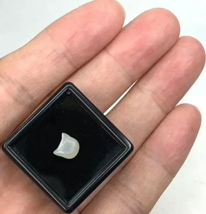 マレーシアすきさま専用　宝石ルース　 希少な天然ムーンストーン1.31カラット！