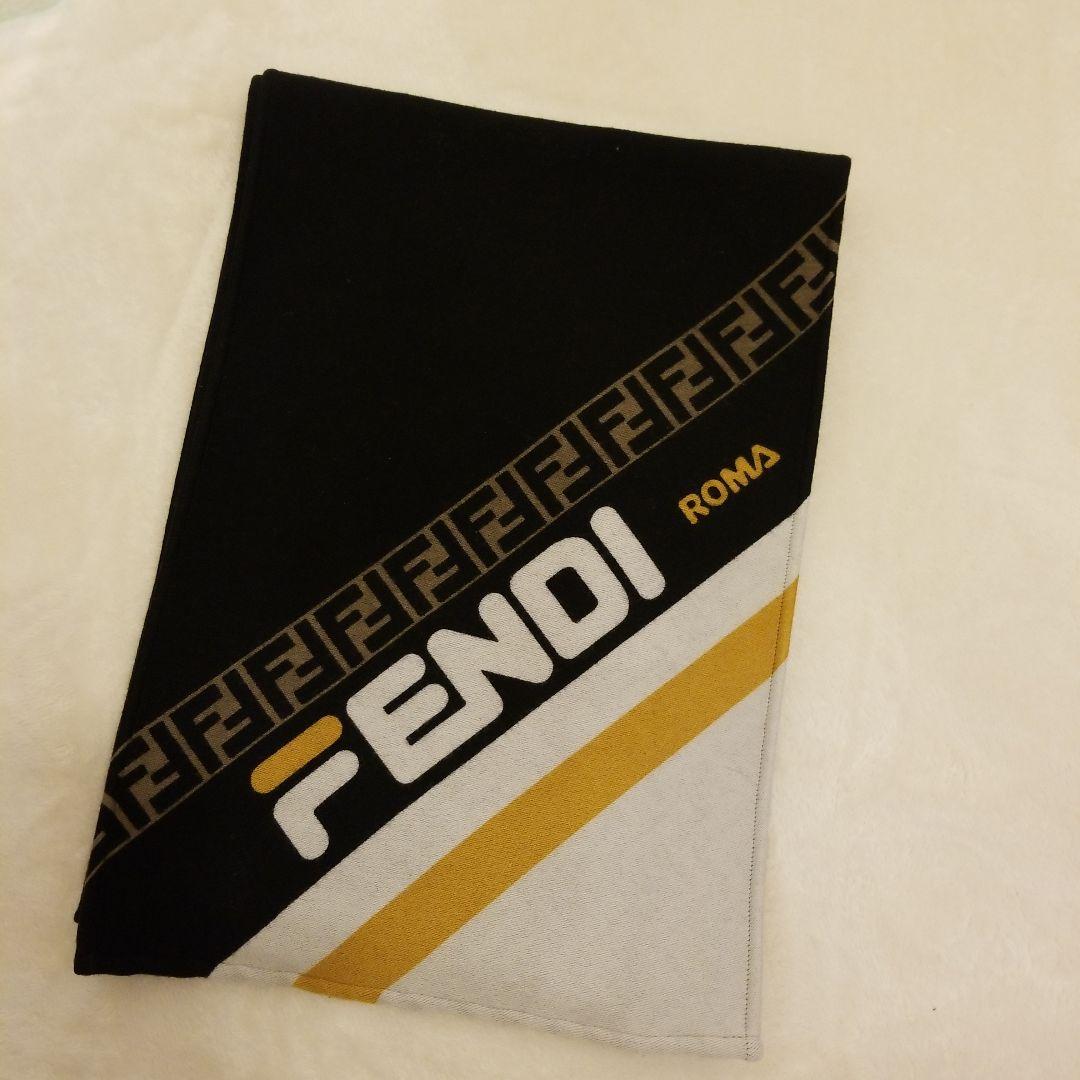 FENDI ロゴ入りマフラー 黒/黄色