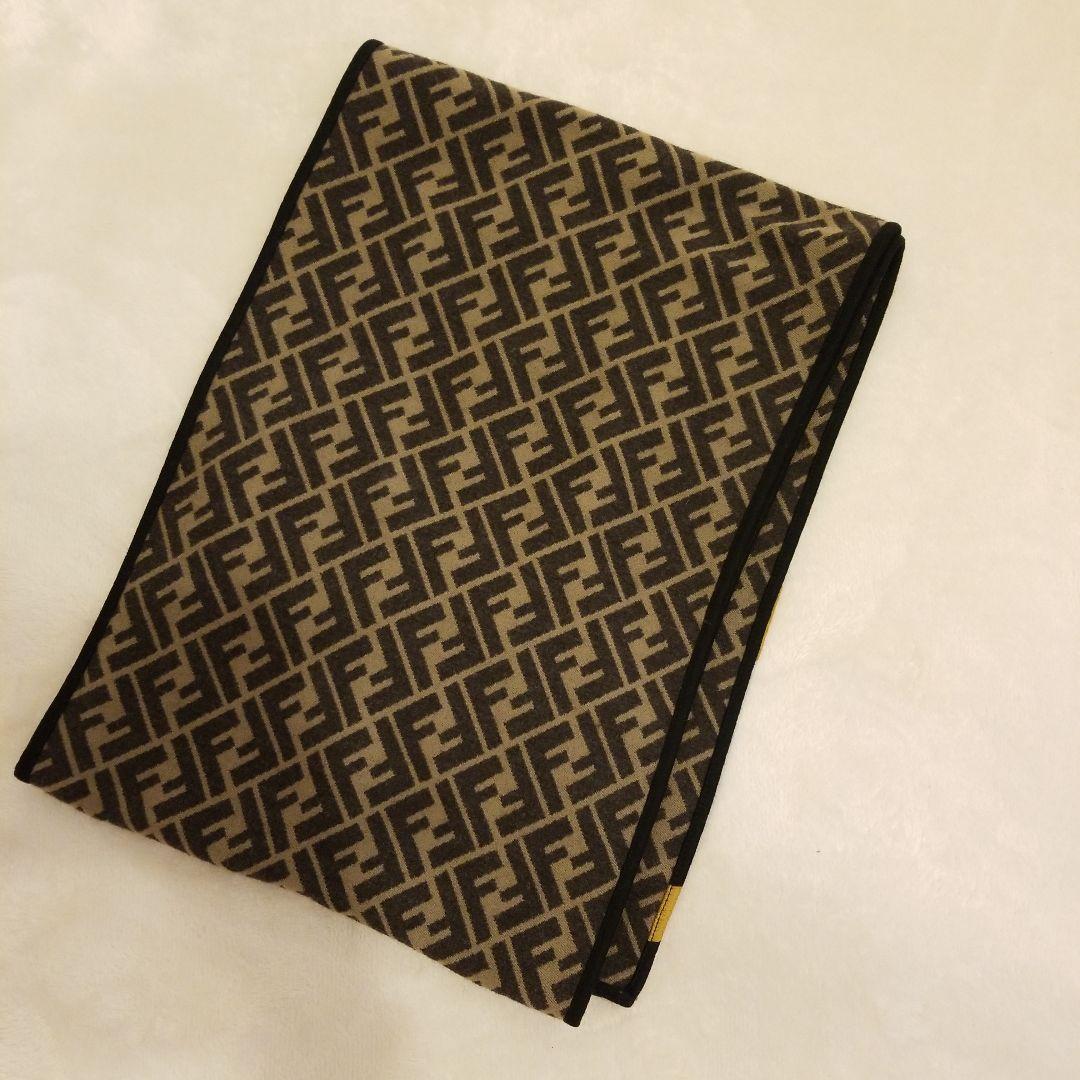 FENDI ロゴ入りマフラー 黒/黄色