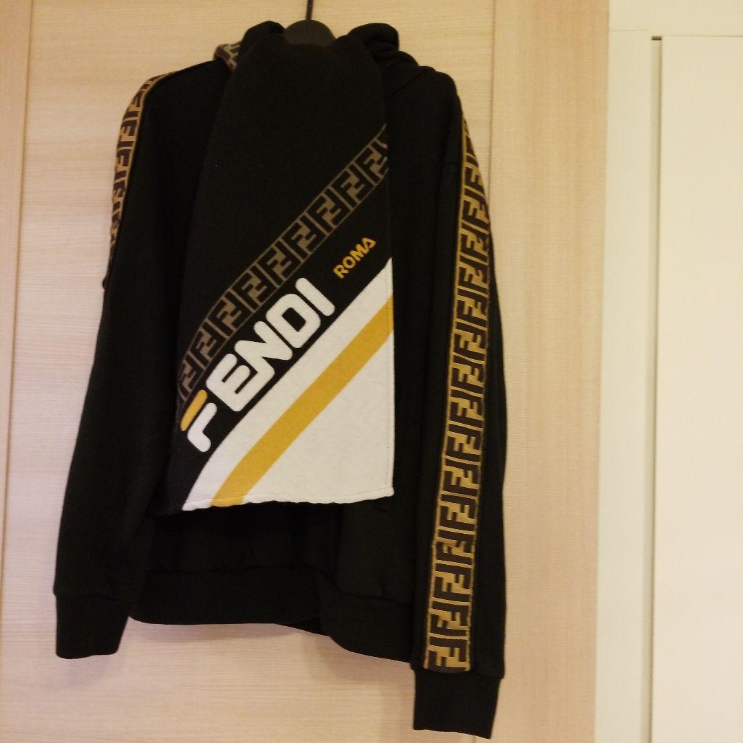 FENDI ロゴ入りマフラー 黒/黄色