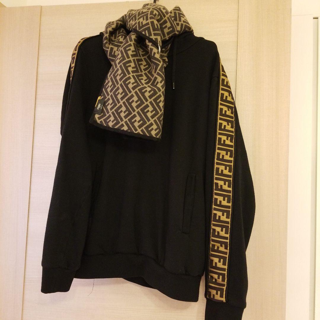 FENDI ロゴ入りマフラー 黒/黄色