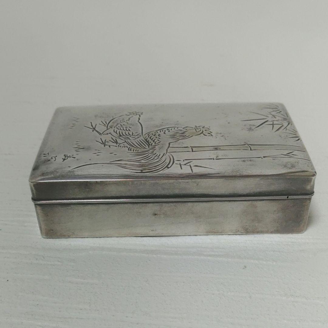 小箱　煙草入　義正刀　生駒製　銀製　小物入れ　金工　片切り彫り　ニワトリ　ア12