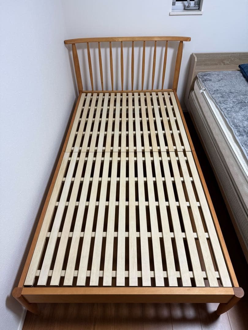 ベルメゾン バーチ材の背もたれ付きシングルベッド