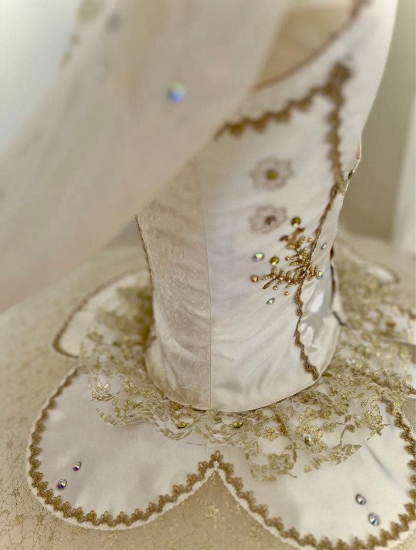 バレエ衣装 ホワイト　ゴールド　チュチュ