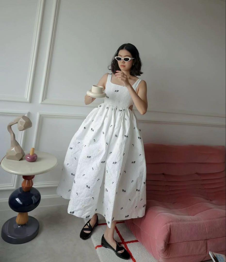 期間限定お値下げ中。ホワイト花柄ロングドレス　bibiy. タグあり確実正規品