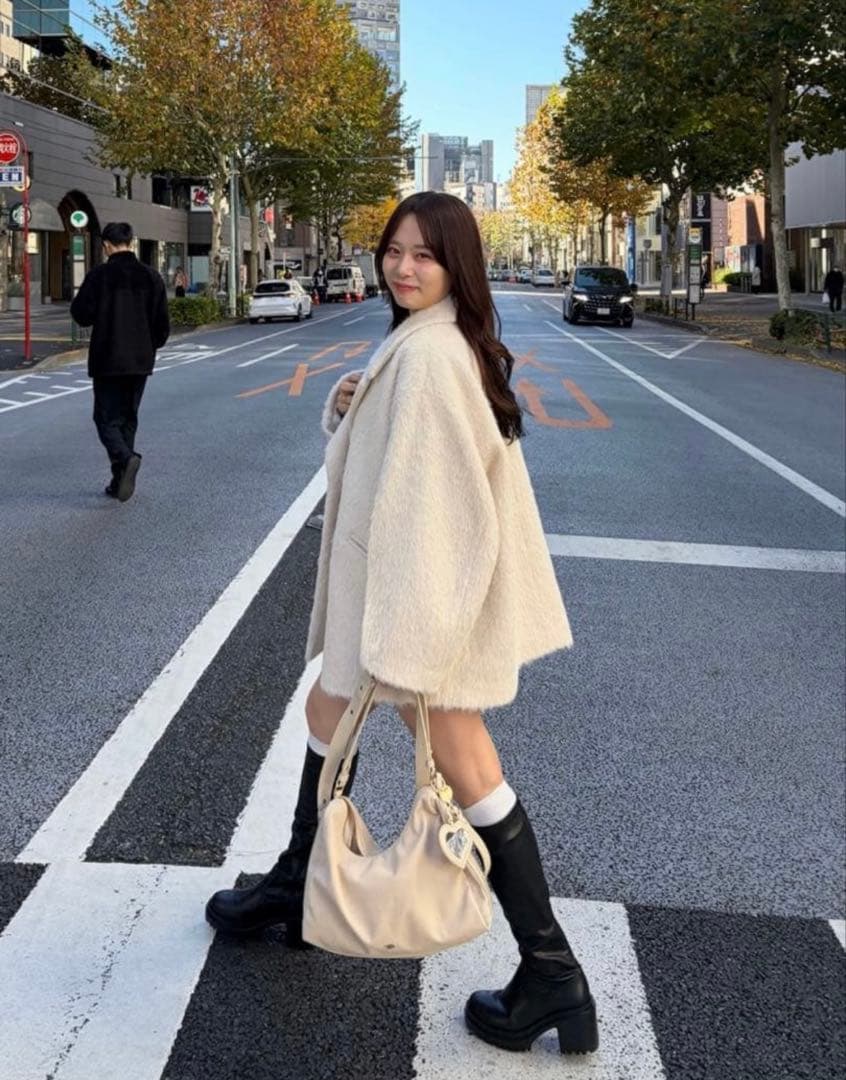 【土日価格　新品・未使用】Chico 金ボタンシャギーミディジャケットコート