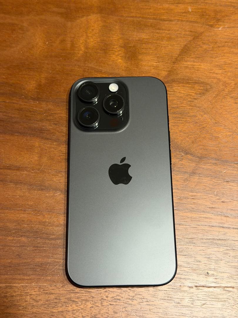 Apple iPhone 16 Pro ブラックチタニウム　本体　256GB